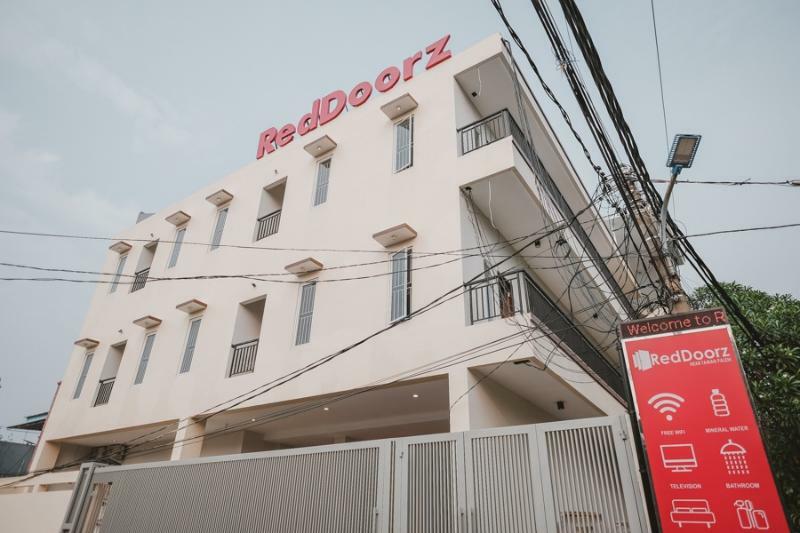 Reddoorz Near Taman Palem Otel Cakarta Dış mekan fotoğraf