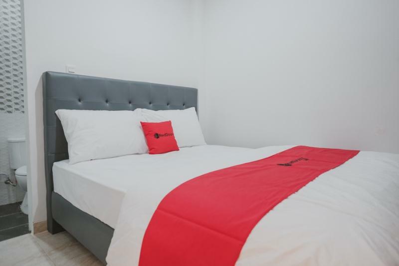 Reddoorz Near Taman Palem Otel Cakarta Dış mekan fotoğraf