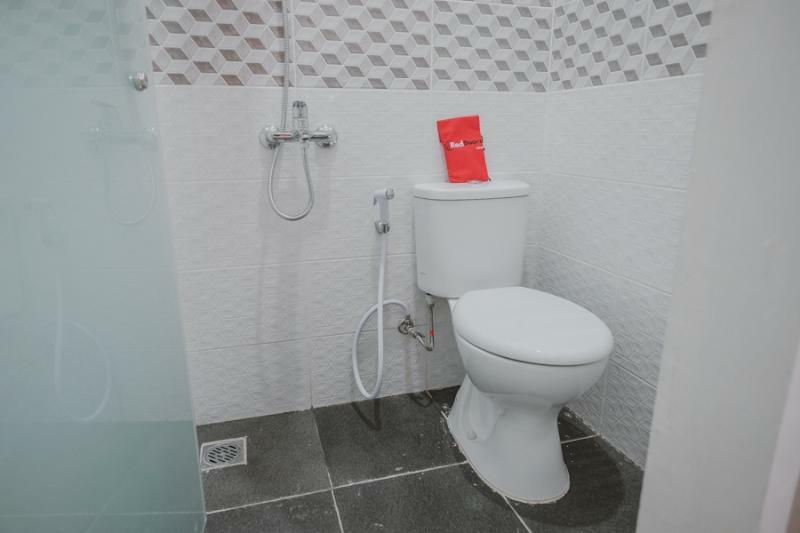 Reddoorz Near Taman Palem Otel Cakarta Dış mekan fotoğraf